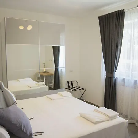 Rosa's House Rome Airport شقة